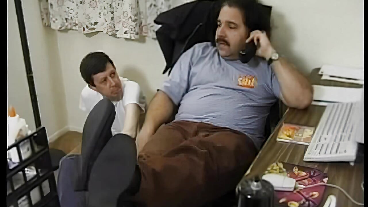 Napaljena debela kurva želi da je muškarac pojebe kako treba