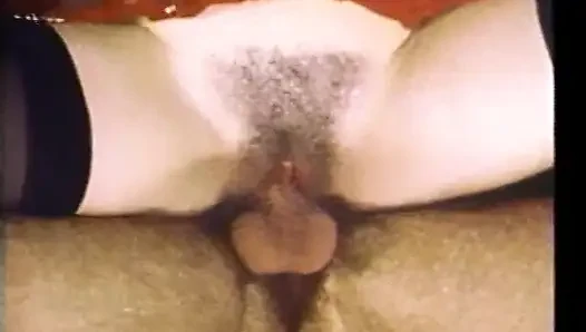 Brünette in nylons bekommt schwanz
