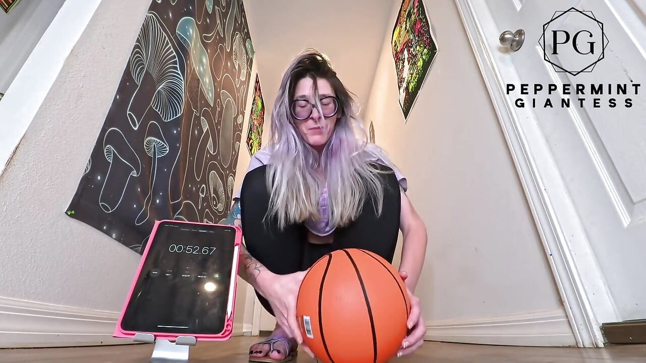6'7 Tall Goddess One-handed Basketball Hold Challenge How Long Can These Huge Hands Dominate?