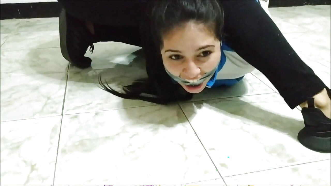 Jogger in Bondage