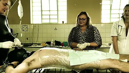 Dominatrix Nyonya April - kegilaan medis