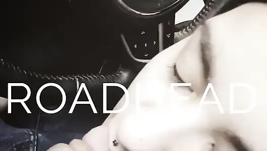 Yabancı genç kız arabada oral seks yapıyor