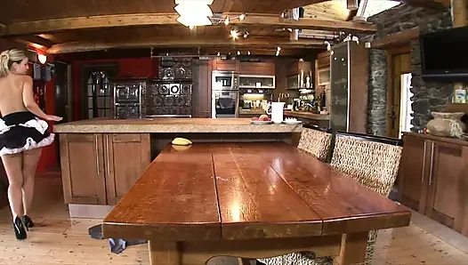 Zimmermädchen wird in den arsch gefickt