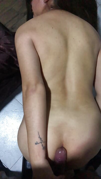 Uwielbiam wkładać mojego penisa do żony mojego przyjaciela i zejść jej do gardła