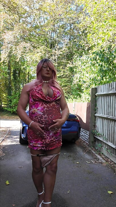 Sexy Crossdresser Kellycd2022 με το καλοκαιρινό μου φόρεμα και γόβες