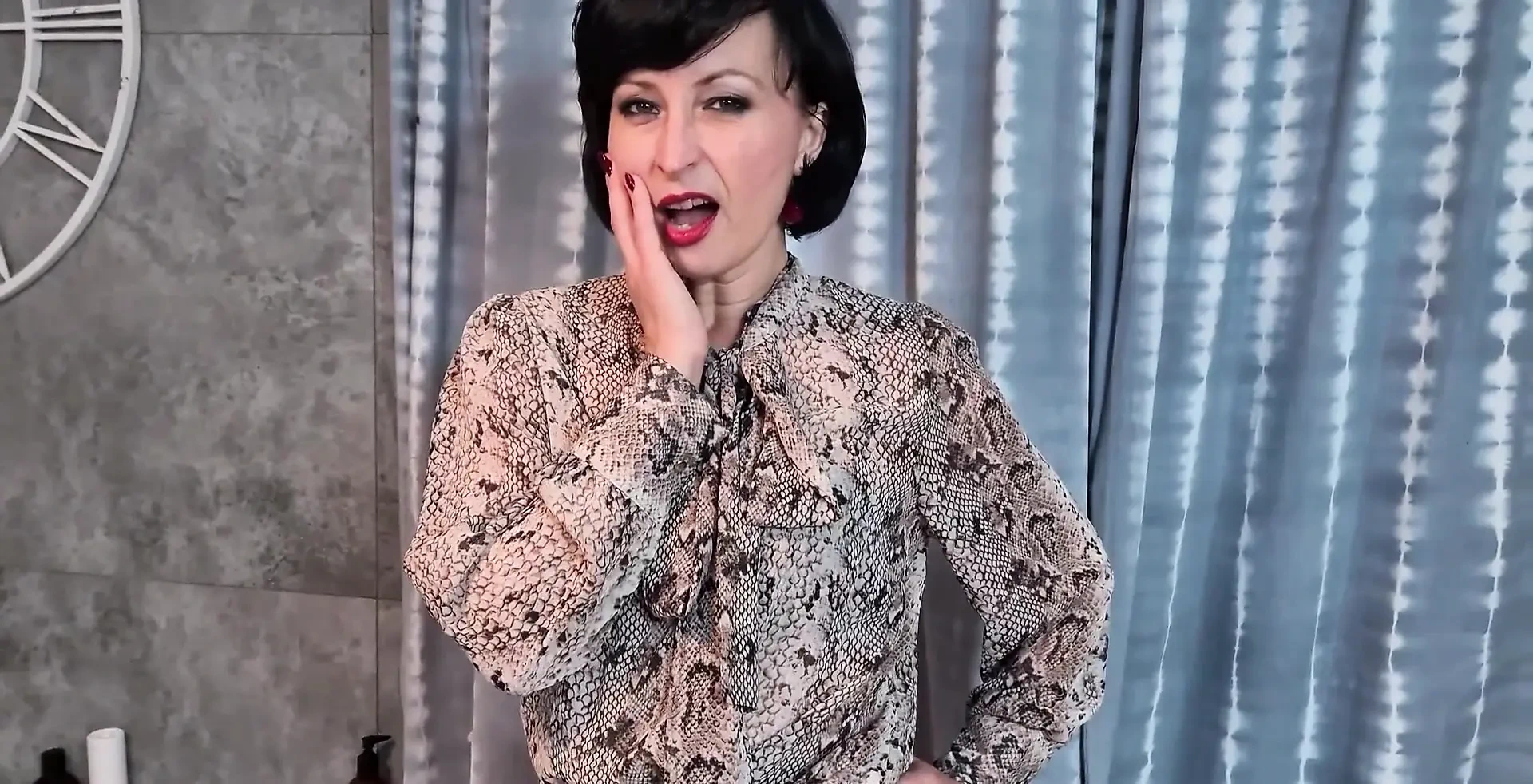 Golden shower and hard masturbation in seamed nylons and latex skirt.