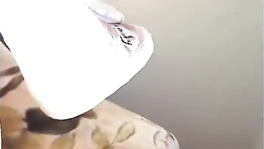 Играю с моими носками на ногах и нейлоновых носках