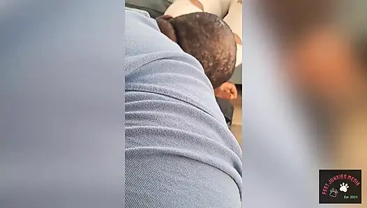 Lulusex iri güzel kadın günaydın ayaklarına tapıyor