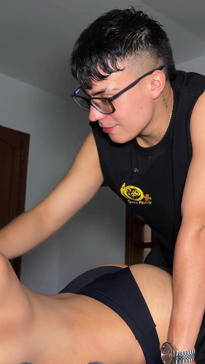 Colombian guy I met at the airport offered me a massage at my hotel, we ended up having sex and a big orgasm - | Clip 2