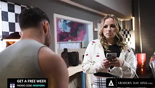 Modern zamanların günahları - pis tamirci ateşli aldatan evli kadın Anna Claire Clouds'a