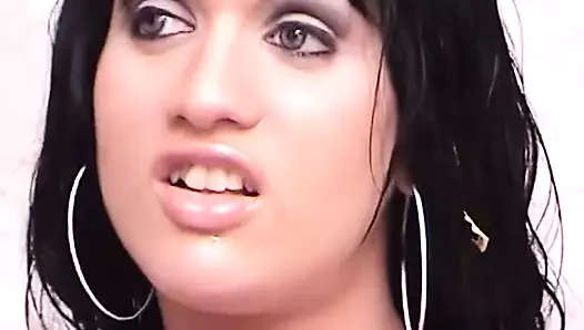 Stud fucks and creams a hot brunette tranny slut after she gives him head