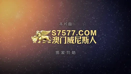 Она любит мастурбировать - извращенная милфа и тинки