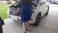 Big ass cheating wife seduces mechanic and gives him blowjob as payment for repair