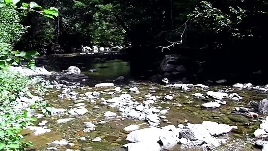 Чудесный трах у реки с горячей крошкой