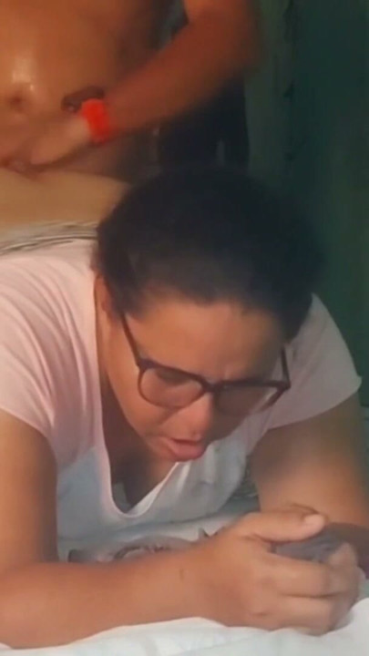 Mi hijastro me destruyó la vagina, pero estaba contento. | Clip 1