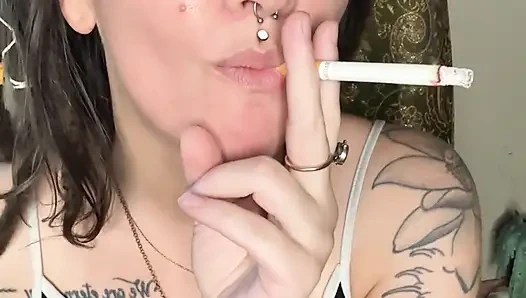 Поклонение подмышке и курение соблазнение Chery Trees