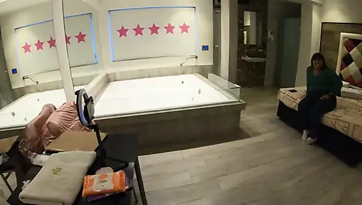 Argentinische brünette nimmt ihr erstes porno-video auf