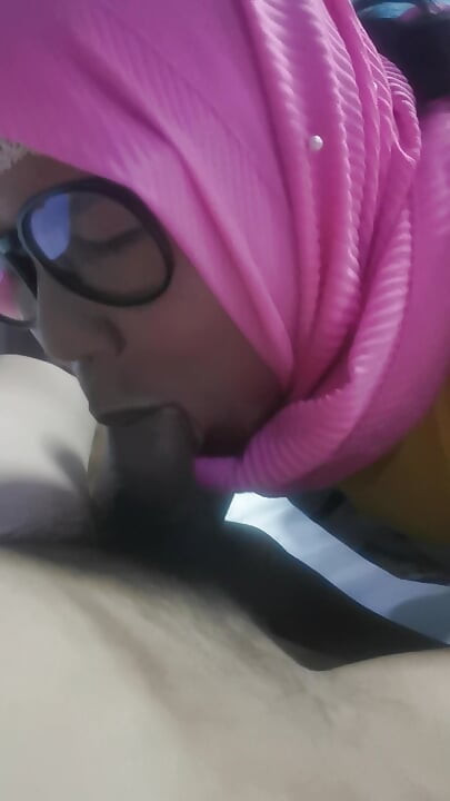 Indonesian housewife secretly met her husband before he returned home.