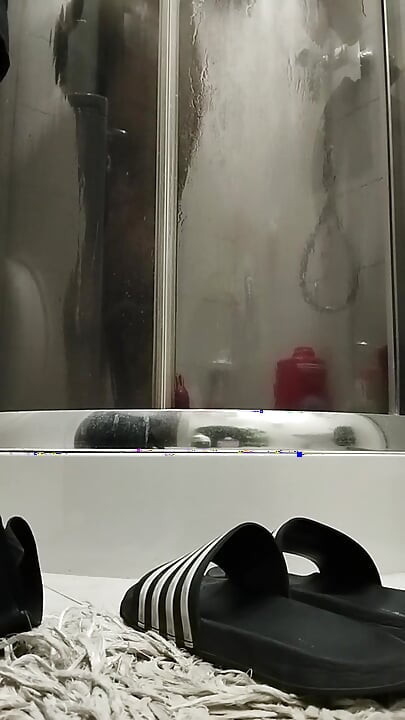 Prysznic solo biseksualny