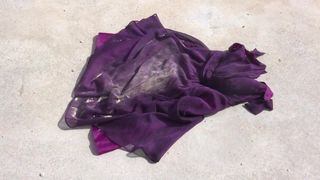 Растоптать и раздавить почву на фиолетовом платье 4