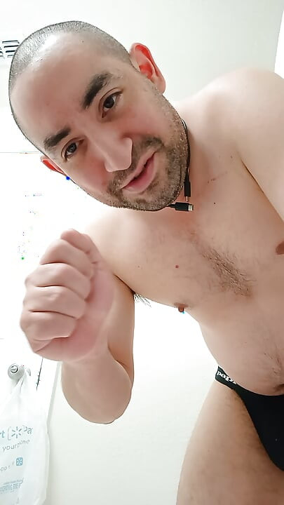 Dildo, jockstrap i prsten za kurac.