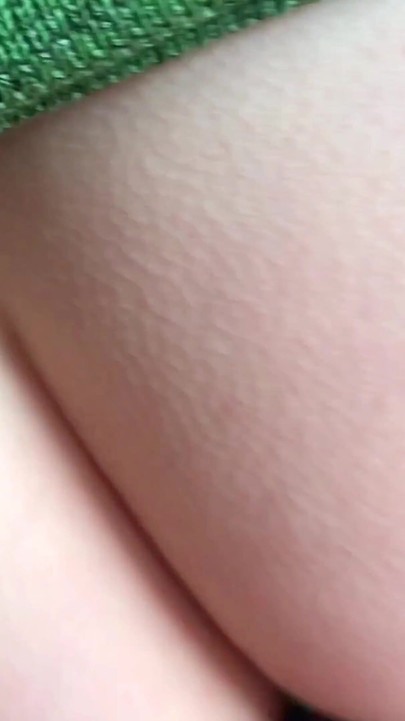 نيك سريع بين الفصول الدراسية مع معلمة شابة. لا سراويل تحت فستان قصير. نائب الرئيس في الداخل. نائب الرئيس يقطر. عن قرب.