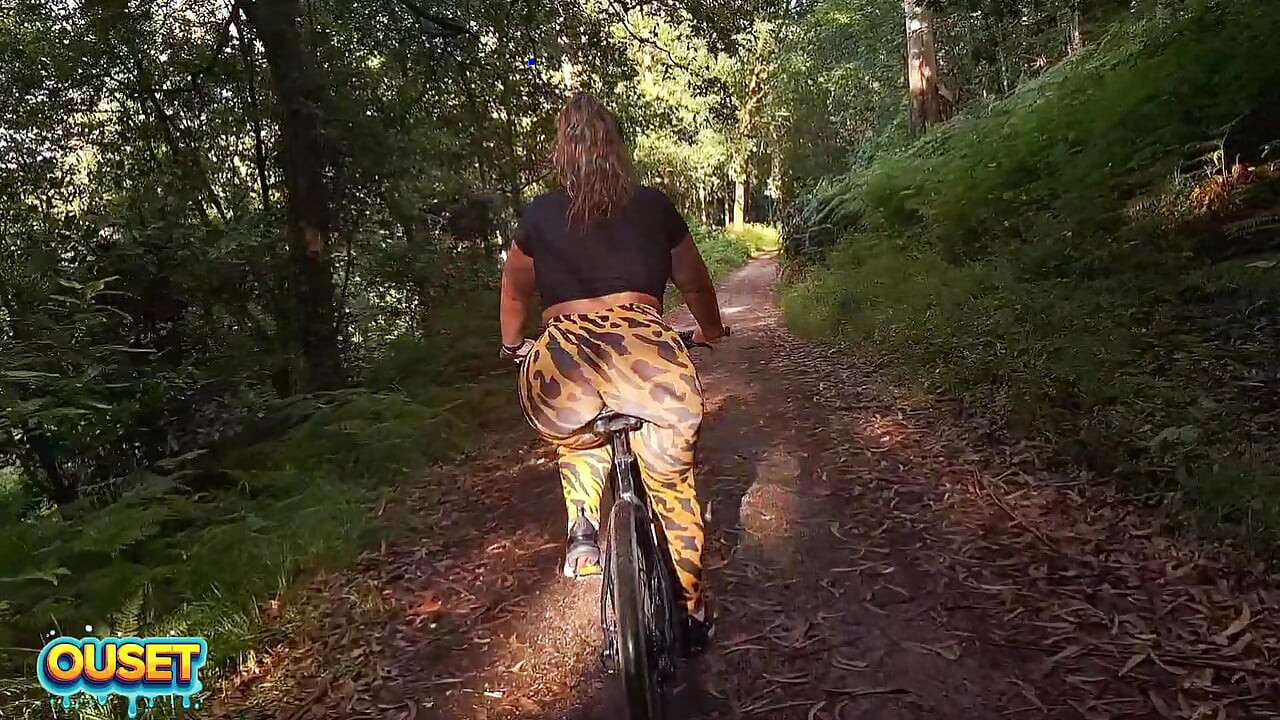 Big ass in tight leggings rides through the woods on a bike and ends up sucking and fucking outdoors with her huge ass