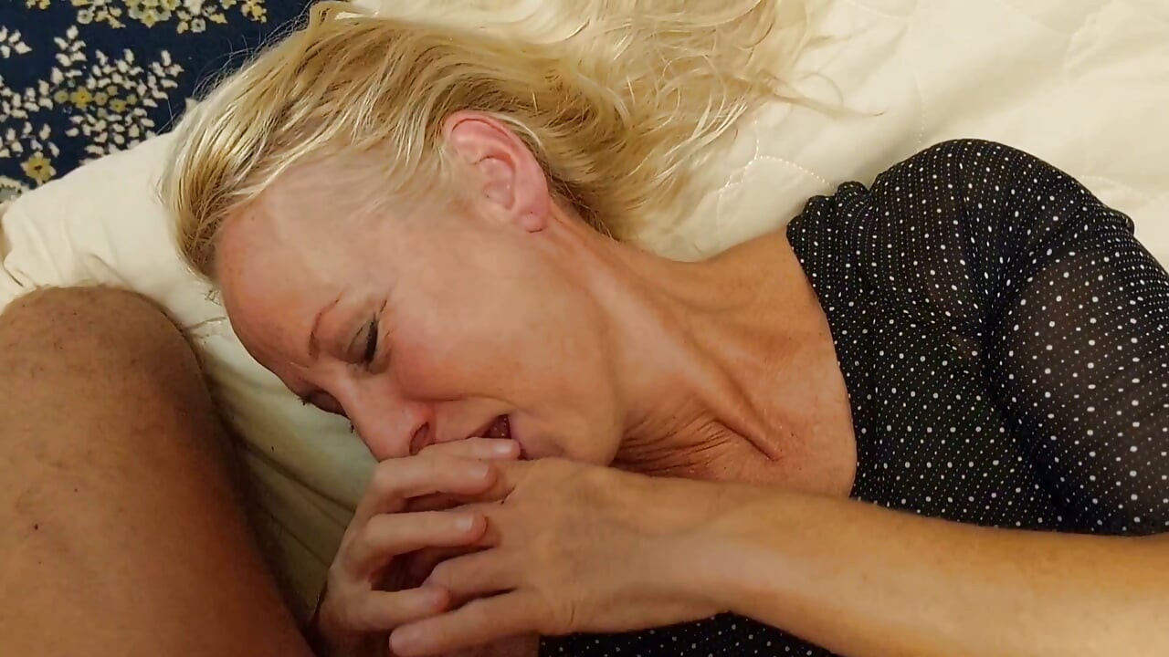 Amateur Blonde Mature Wife Enjoys Sex Clothed