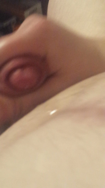 Cumshot auf Bauch