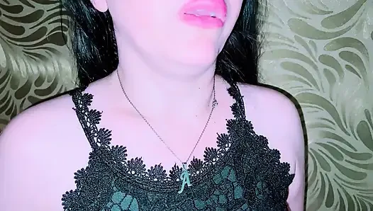 Ibu tiri kiri dan sahabatnya lagi ngangkang