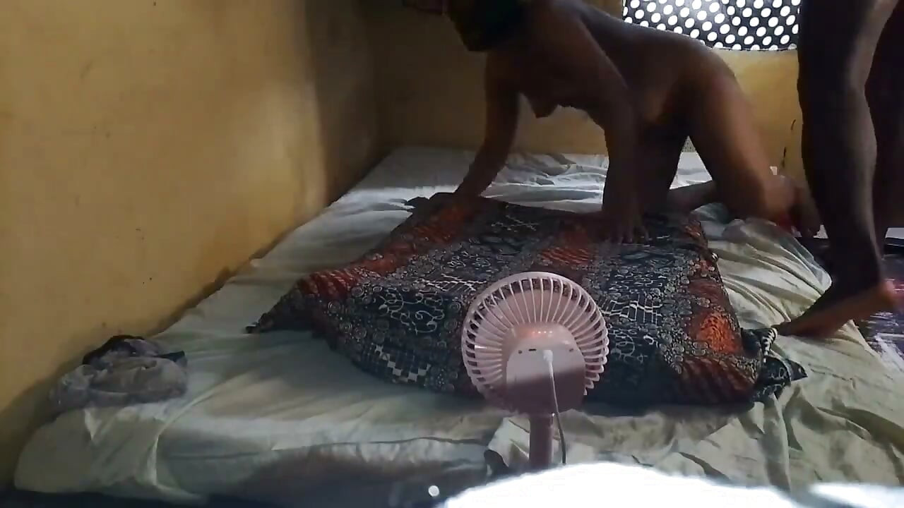 Is blaik kapal lavars ke laivastrim par chodne ka tarika bahut pasand aata hai