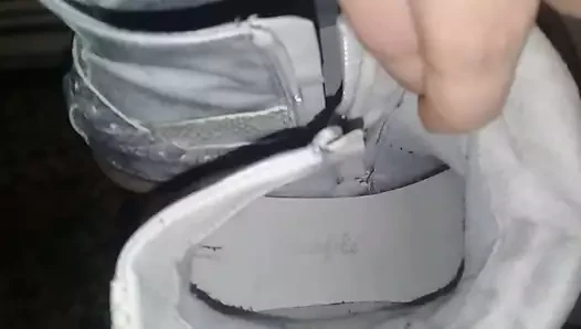 Sabah işemek kardeş yeni çizmeler