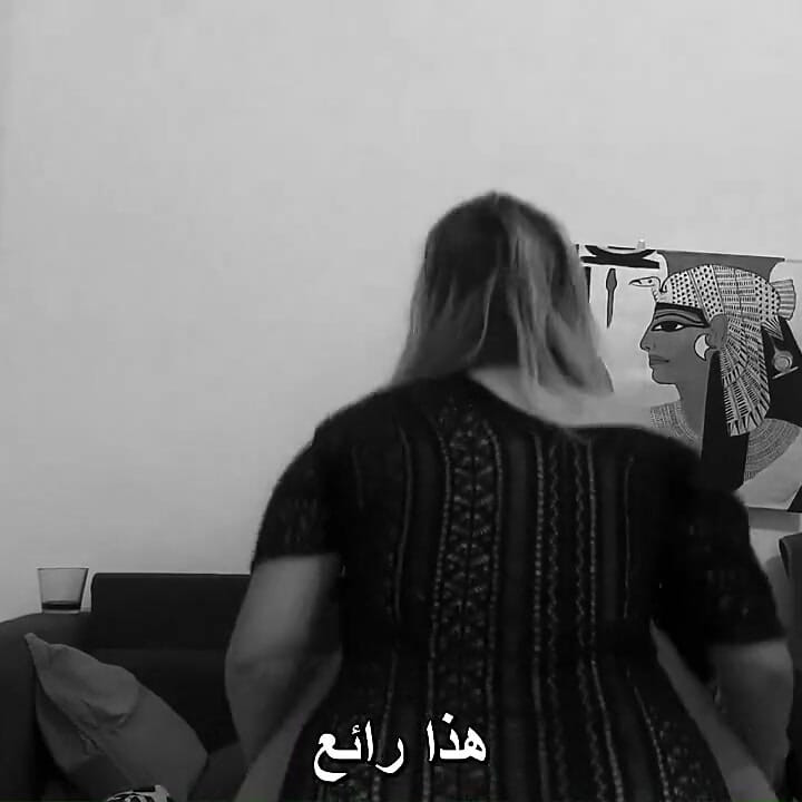 Blond żona zdradza w łazience ze swoim arabskim kochankiem (przetłumaczone)