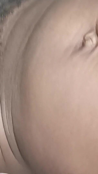 Afrique, un gros canard noir baise sa chatte étroite | Clip 1