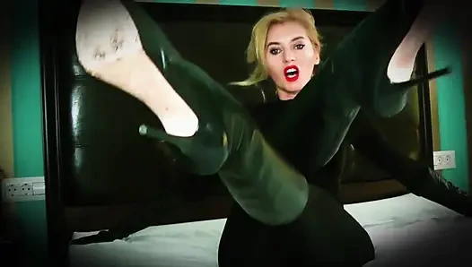 Исполнитель женщина-кошка