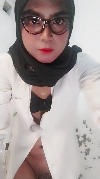 معلم حجاب می خواد تو دهنت ارضا بشه