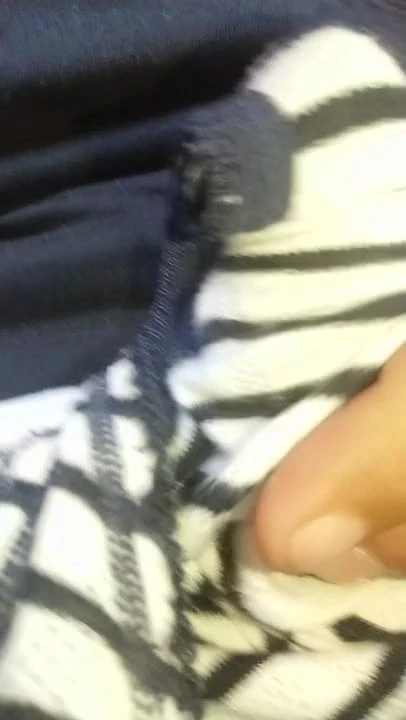 Le mutandine e il reggiseno di mia nipote giocano