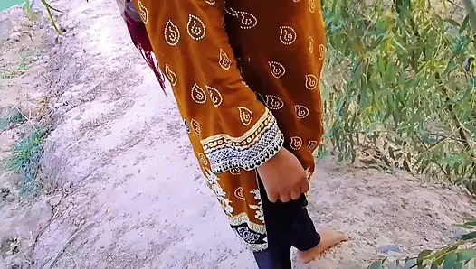 Pawg culo bionda cougar viene scopata nel parco