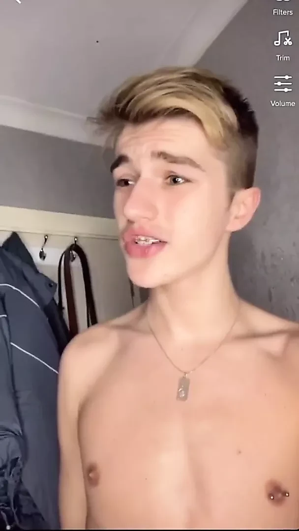 Jack the lad cumming while dancing on Tik Tok