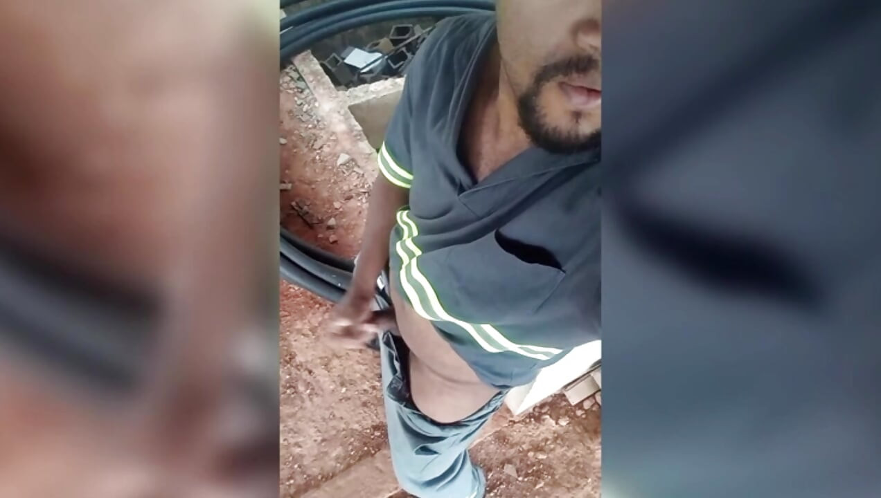 काम पर गुप्त रूप से हस्तमैथुन करना