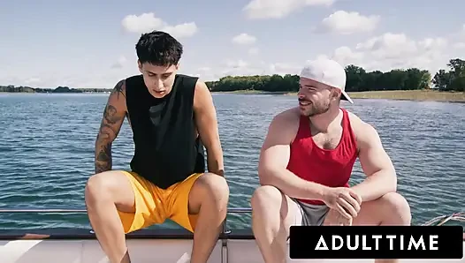 ADULT TIME - гетеро приятели Marcus McNeil и Angel Elias превращают разочаровывающую лодку День в жесткий трах