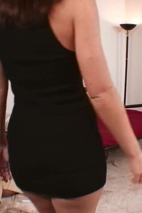 She does her best to turn him on and get his black cock