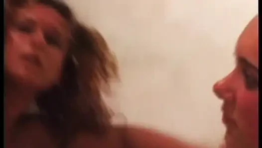 Cewek semok kulit putih ini suka banget dientot habis-habisan sama kontol raksasa pria kulit hitam