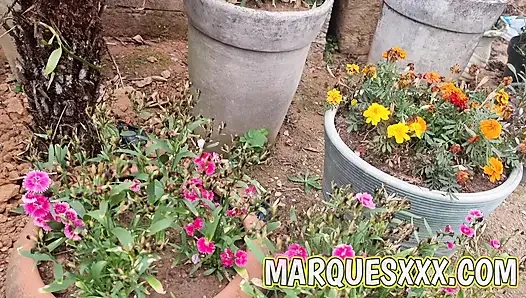 Фигуристую латинскую милфу трахнули в задницу после спин-байка. Сперма в рот, глотание