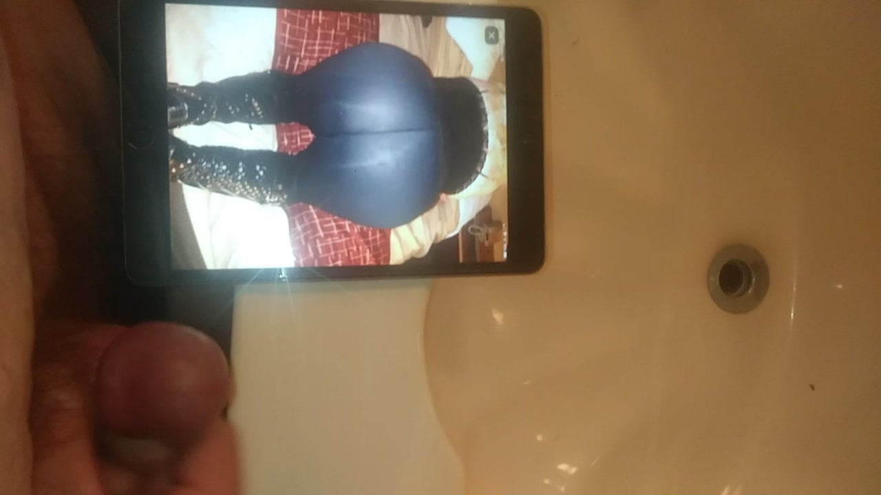 Cumslutqueen22