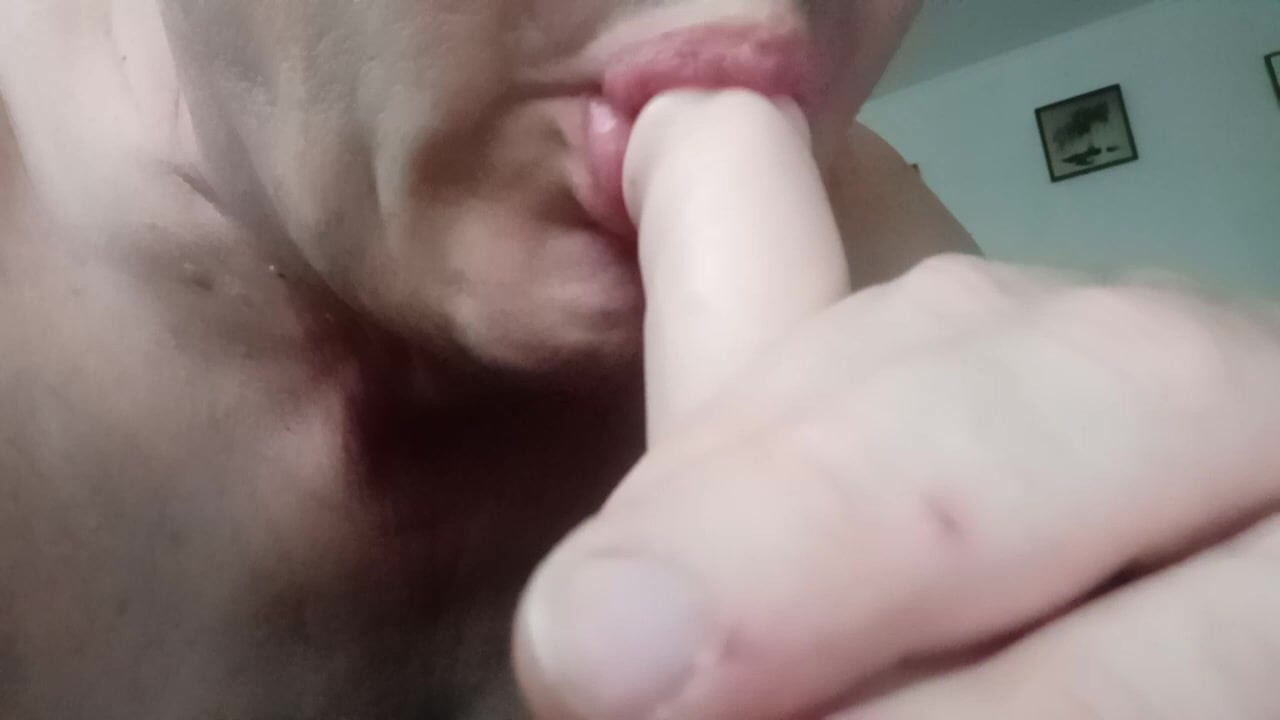 I like to suck.