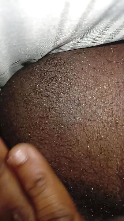 며칠째 내 항문이 거칠게 숨을 쉬고 있어