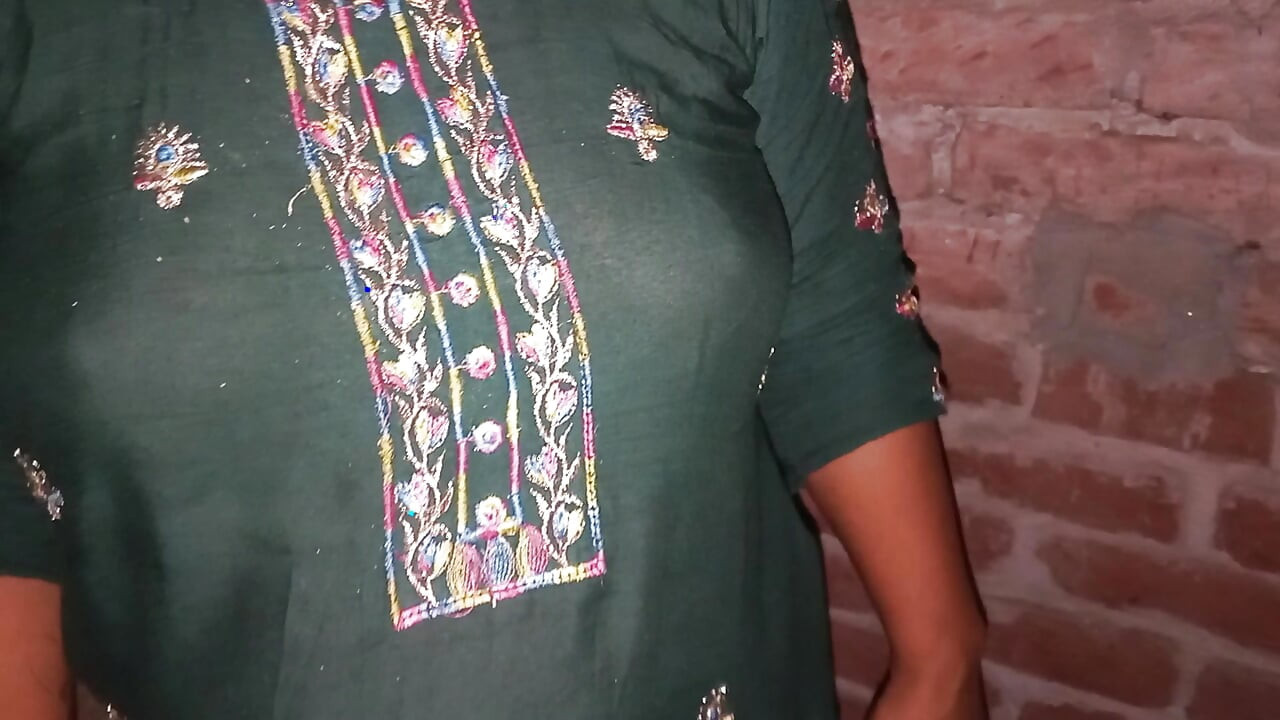 Une demi-sœur avec sa première fois seule à la maison