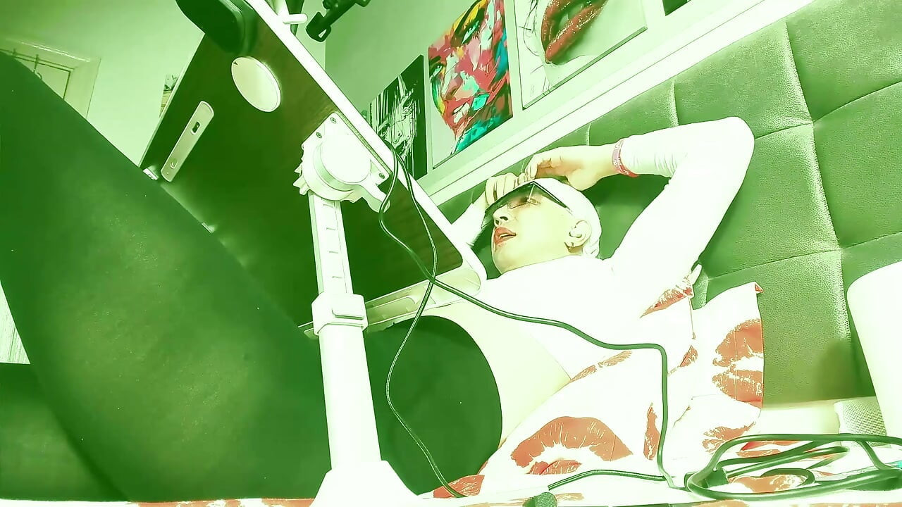 Secretary Says Me so Horny