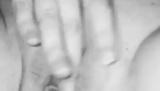 Beni dildoyla sikiyor